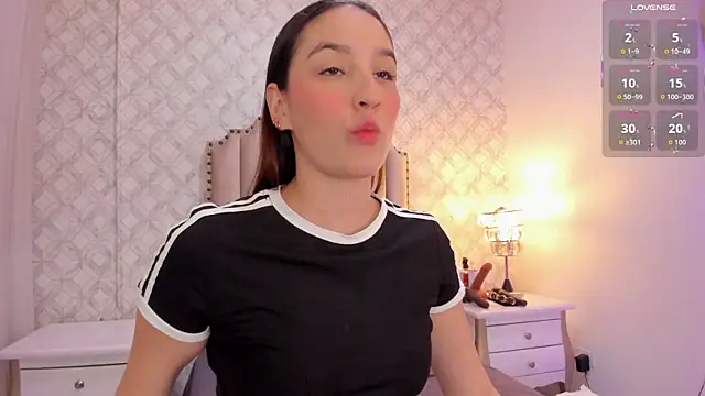 Pia Johnson  online show from December 14, 11:38 am