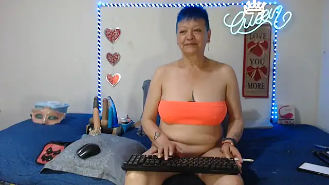 loquitaqueen011 online show from July 5, 3:29 pm