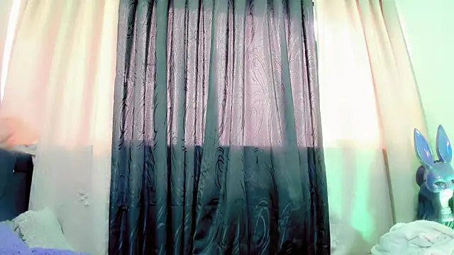 lesly xx online show from February 24, 7:45 pm