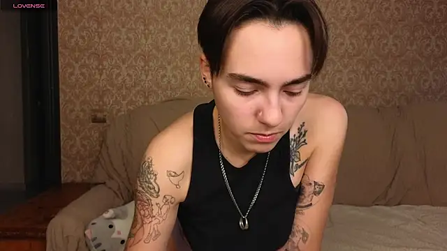 twobabesweet online show from August 1, 4:58 am