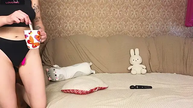 twobabesweet online show from June 9, 4:56 am