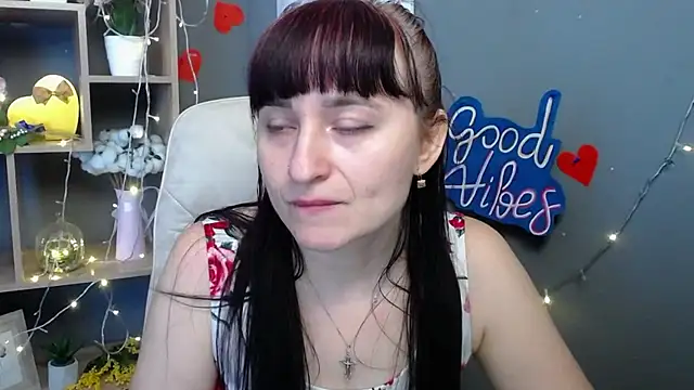 NinaFlawlees online show from July 19, 6:04 am
