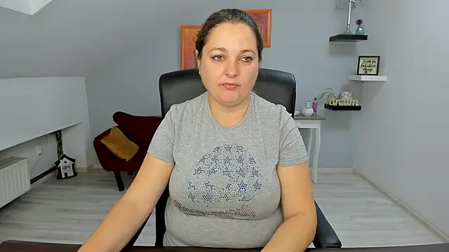 LollaGirl online show from October 27, 4:19 am