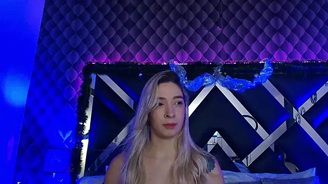 victoriaa lee  online show from December 13, 7:53 pm