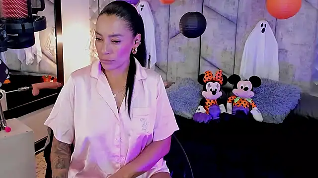 NiicolleMiller online show from October 26, 6:14 pm