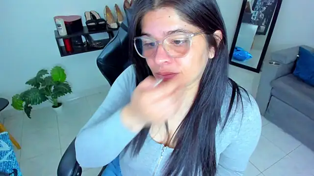 BellaFlaming online show from September 17, 10:35 am