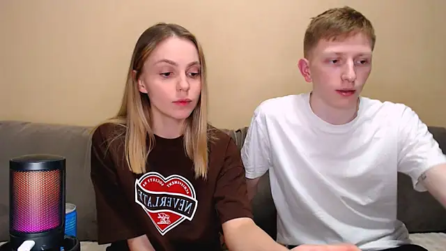 juliaanddima online show from March 11, 8:55 pm