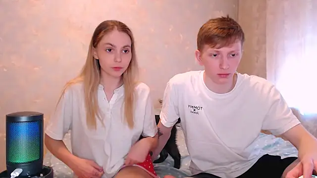 juliaanddima online show from February 18, 8:24 am