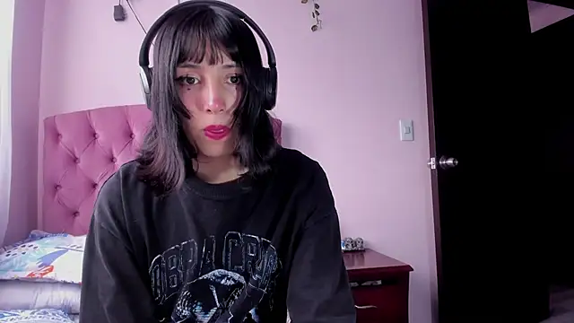 Snapshot of Room312_ chatting on October 23, 8:15 pm Room312  online show from October 23, 8:15 pm