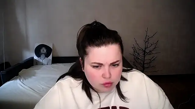 Emily Mo online show from April 4, 6:23 am