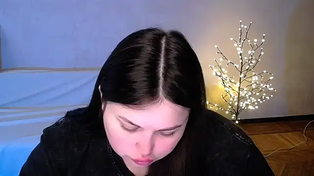 Emily Mo online show from June 5, 6:52 am