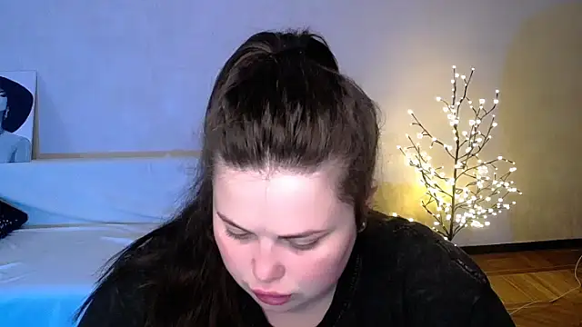 Emily Mo online show from June 4, 5:45 am
