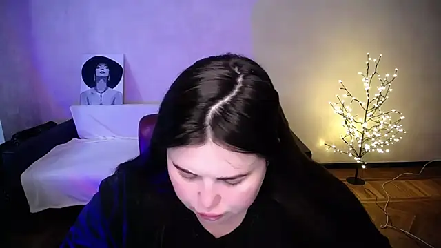 Emily Mo online show from June 26, 6:14 am