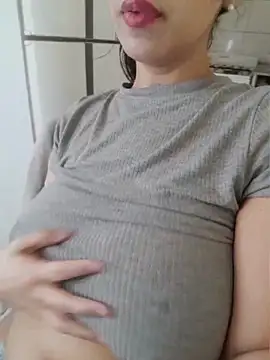 DianiQueenn online show from April 16, 1:33 pm