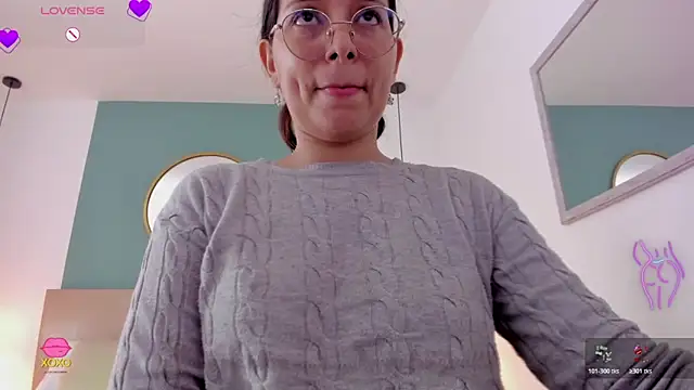 lucy blue28 online show from May 4, 1:04 pm