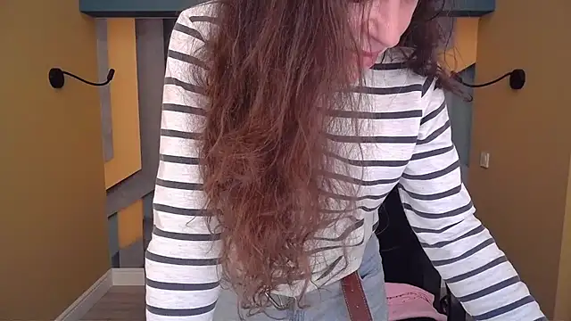 EllaLong online show from April 8, 11:45 am