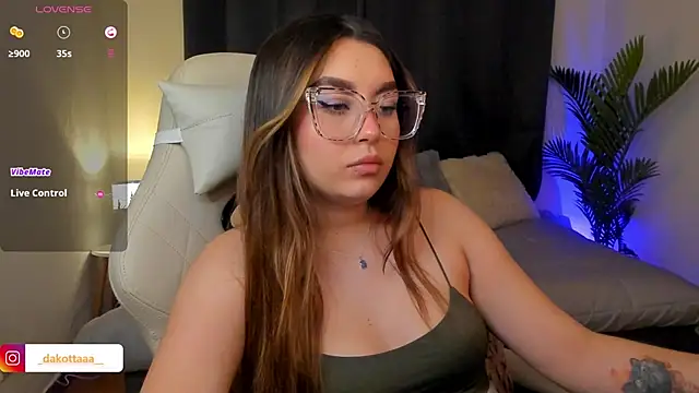 dakottaa  online show from November 21, 11:51 pm