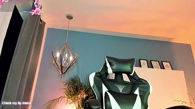 Megan inked online show from October 1, 3:00 am