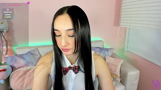 tinysara online show from February 13, 4:19 pm