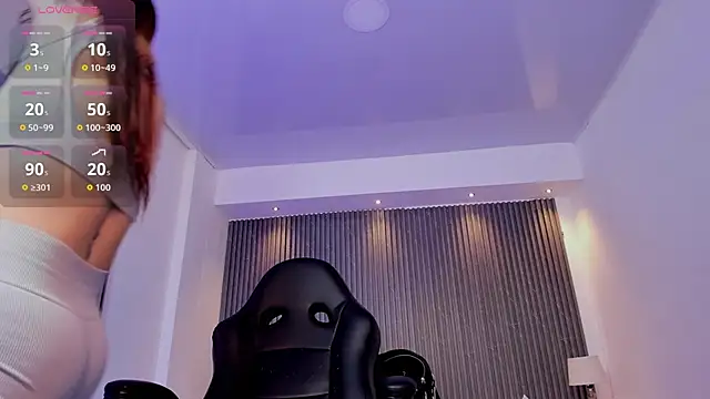 charlottewhitte online show from April 23, 11:50 am