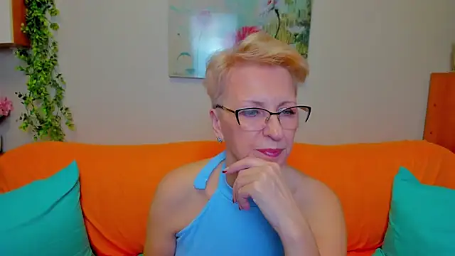 iamyourdream89 online show from April 10, 2:45 pm