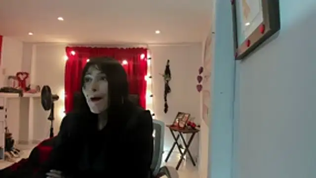 Sarah teiku online show from March 31, 6:19 pm