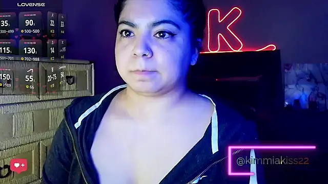 kimmiakiss22 online show from February 27, 1:49 am