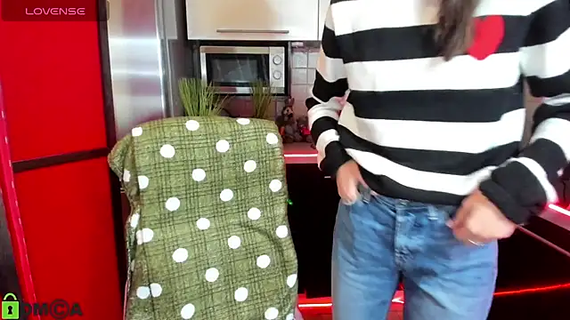 TayanaJons online show from October 10, 7:35 am