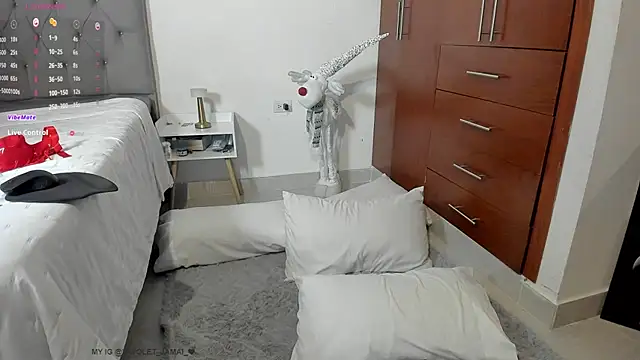 CHAYBLACK online show from November 20, 8:43 pm