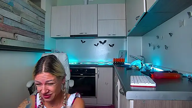 Skinny Nally online show from November 18, 1:39 am