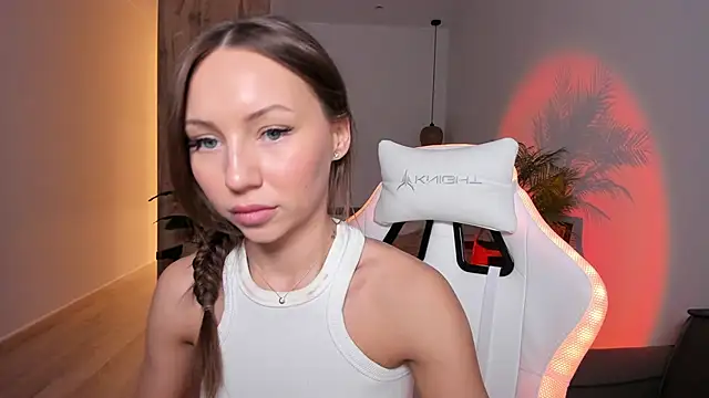 LilyRaisa online show from January 18, 4:09 am