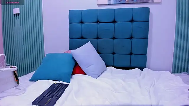 AngelitaWild  online show from November 8, 9:20 pm