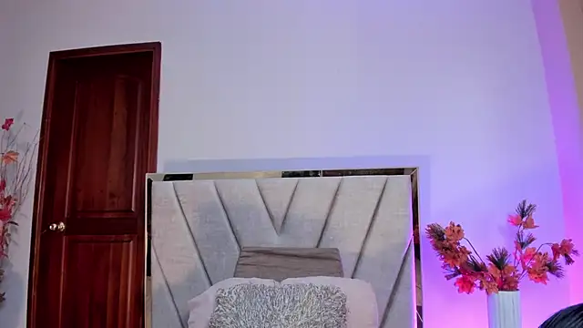 Nina Cavaali online show from November 13, 6:18 pm