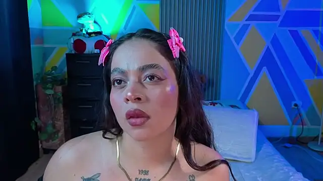 Cuttiealice online show from September 21, 5:22 pm