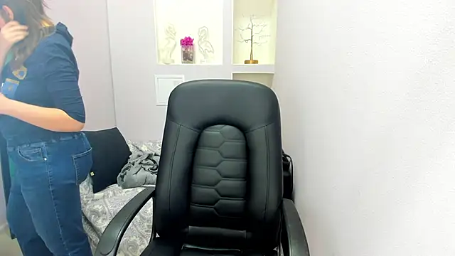 Persephoni online show from March 21, 3:39 pm