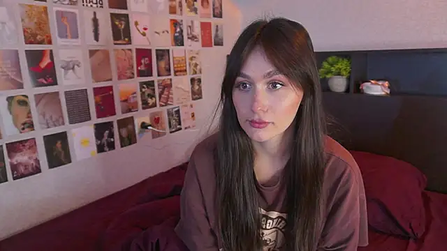 itssophiie online show from September 10, 12:05 pm