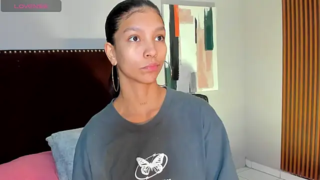 LauraAristizabal online show from October 14, 12:41 pm