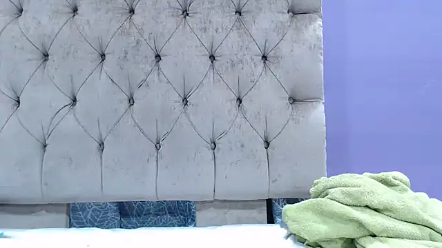 Snapshot of GiantTittts chatting on September 16, 4:09 am GiantTittts online show from September 16, 4:09 am