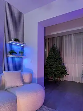 KirstieVegas online show from December 3, 5:15 pm