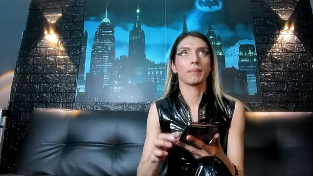 Victoria Badgal  online show from November 4, 8:25 pm