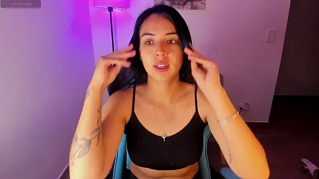 Emily Nicole online show from April 11, 7:28 pm