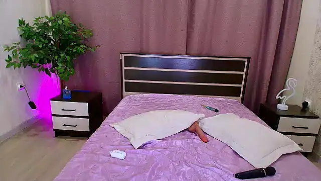 Yulianna Smith online show from July 5, 4:56 pm