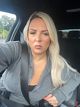 Bustyblondebabe32 online show from September 10, 7:52 am