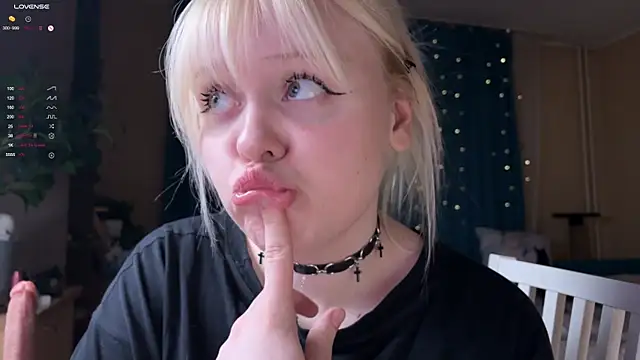 LisaLaas online show from March 14, 8:43 pm