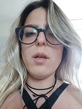 dolcehelena993 online show from June 6, 2:12 pm