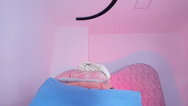 naomi kyse online show from June 29, 3:13 am