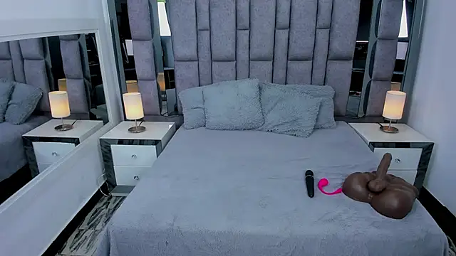 EMMAHILL1 online show from April 13, 11:11 am