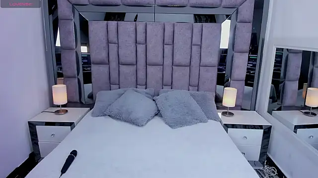 EMMAHILL1 online show from February 24, 11:20 am