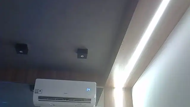 Skinny-Kitten online show from April 9, 5:40 pm