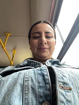 Abril Luv online show from April 6, 12:17 pm